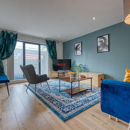 Summer Special Offer!! Cosy, Spacious, Stylish & Modern 2 Bedrooms City Apartment, Prime Location! Sleeps 6, Southampton Ocean Village - By Blue Puffin Stays מראה חיצוני תמונה